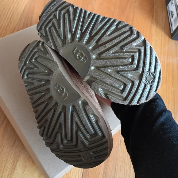 UGG Highland Hi Heritage sneaker size 7 New - Picture 6 of 8